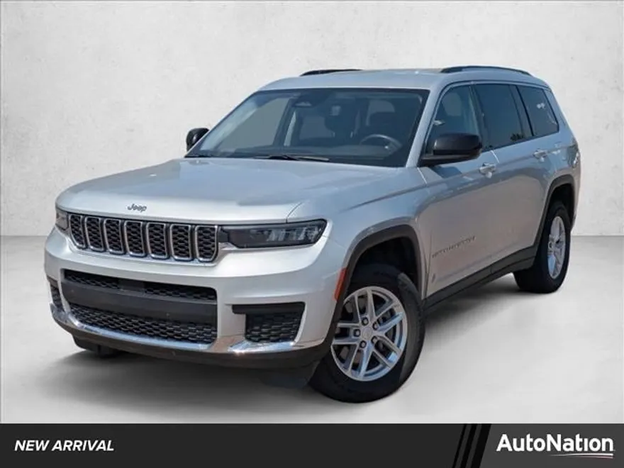 2023 Jeep Grand Cherokee Laredo photo 1