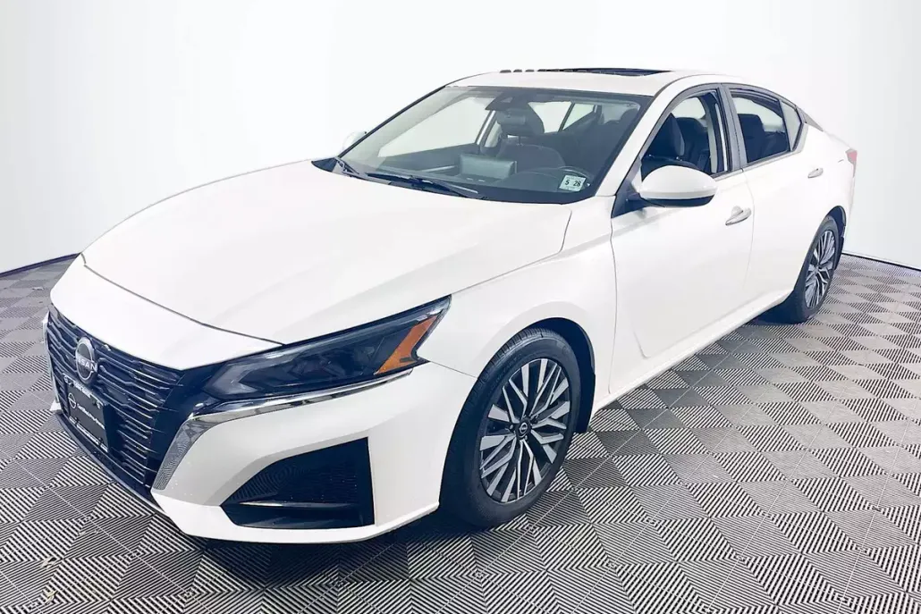 2023 Nissan Altima 2.5 SV photo 1
