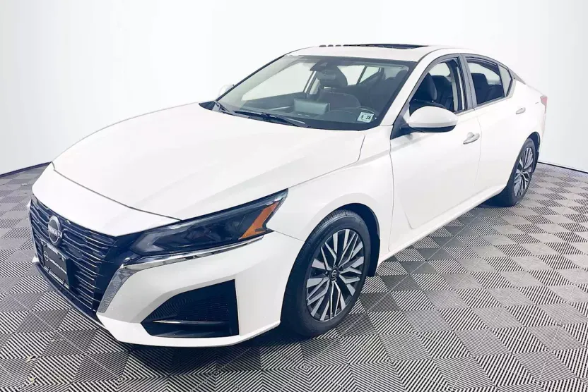 2023 Nissan Altima 2.5 SV photo 1