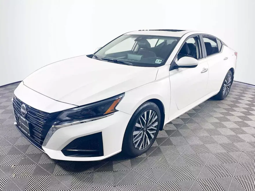 2023 Nissan Altima 2.5 SV photo 1