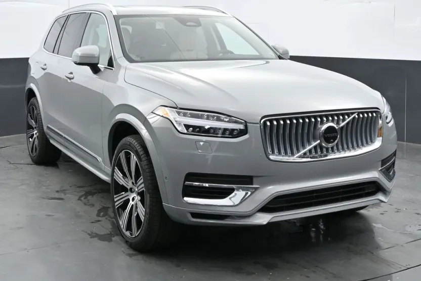 2025 Volvo XC90 T8 Plus photo 1