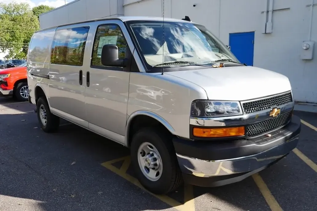 2025 Chevrolet Express 2500 Work Van Cargo photo 1