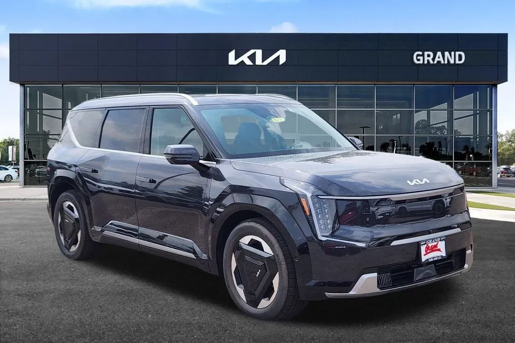 2026 Kia EV9 Land photo 1