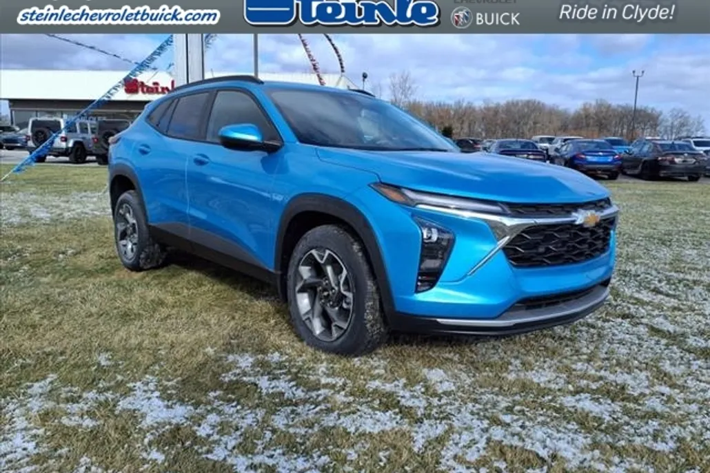 2025 Chevrolet Trax LT photo 1