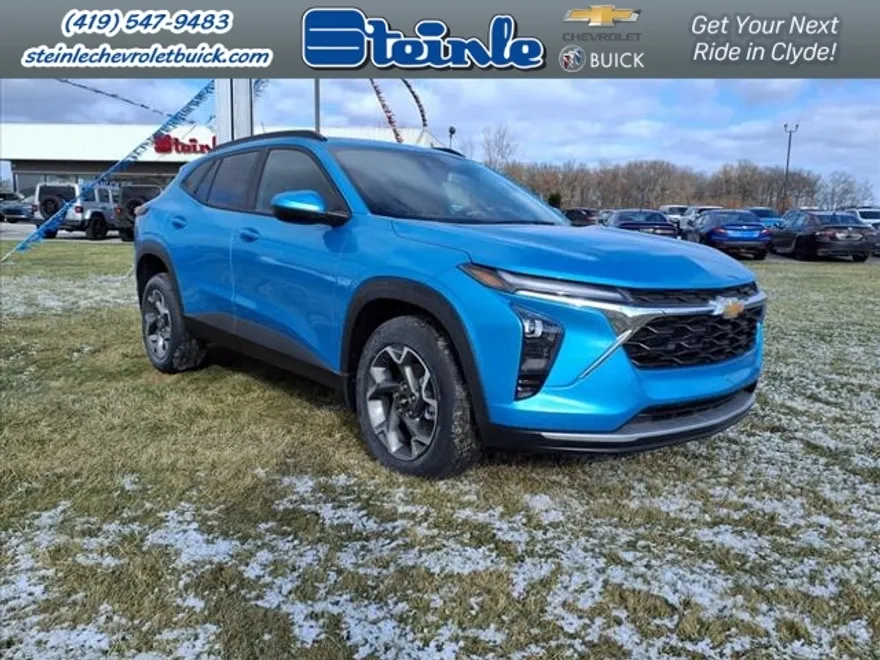 2025 Chevrolet Trax LT photo 1