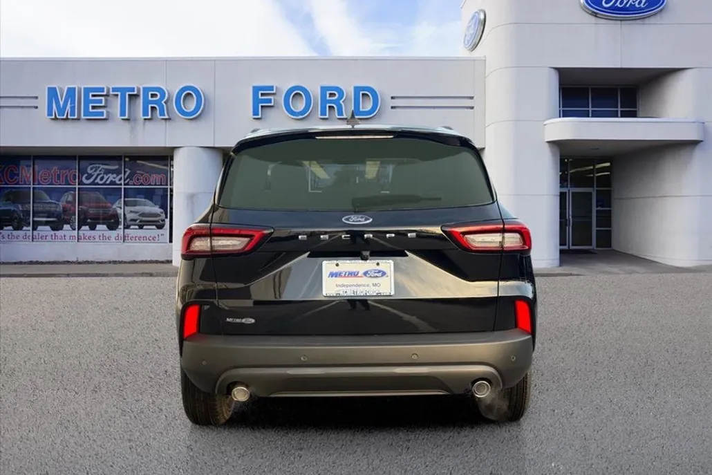 2025 Ford Escape ST-Line photo 1