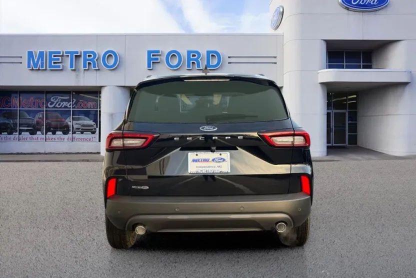 2025 Ford Escape ST-Line photo 1