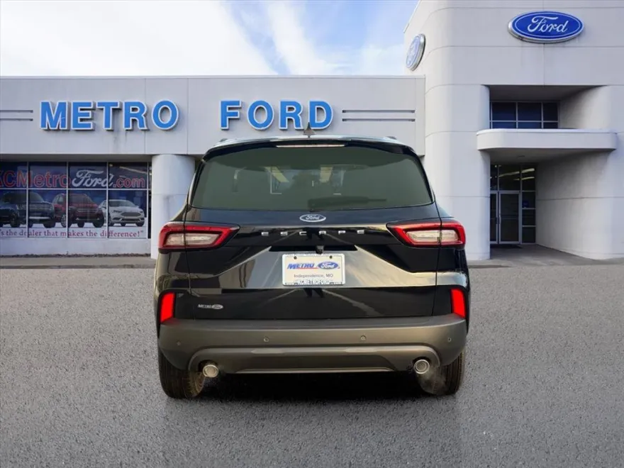 2025 Ford Escape ST-Line photo 1