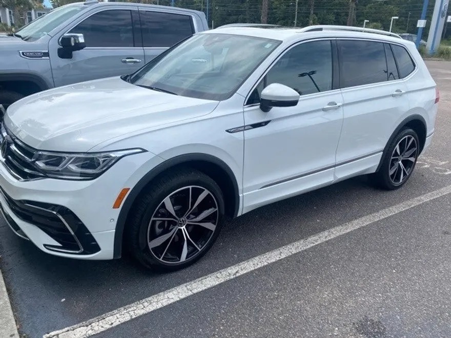2022 Volkswagen Tiguan SEL Premium R-Line photo 1
