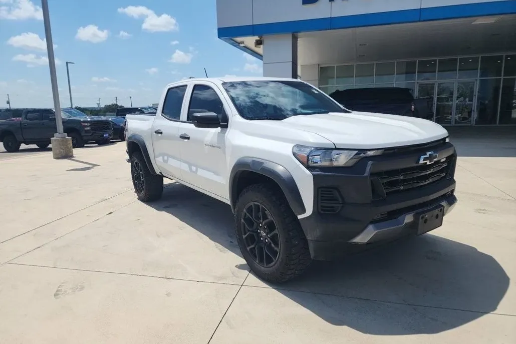 2023 Chevrolet Colorado Trail Boss photo 1