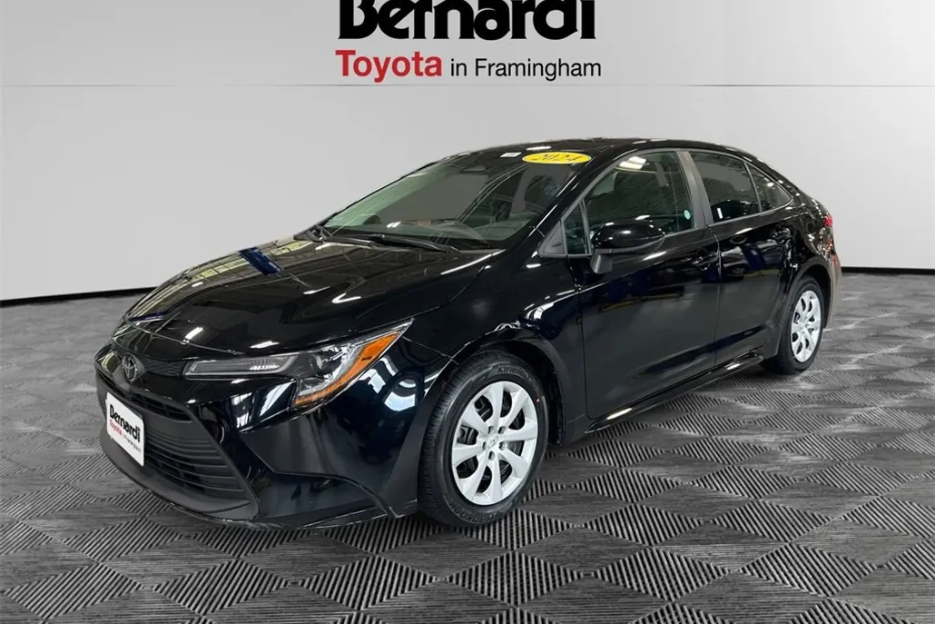 2024 Toyota Corolla LE photo 1