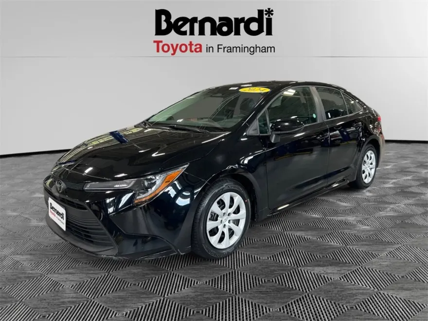 2024 Toyota Corolla LE photo 1