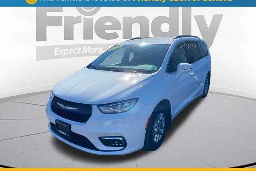 2021 Chrysler Pacifica Touring photo 1