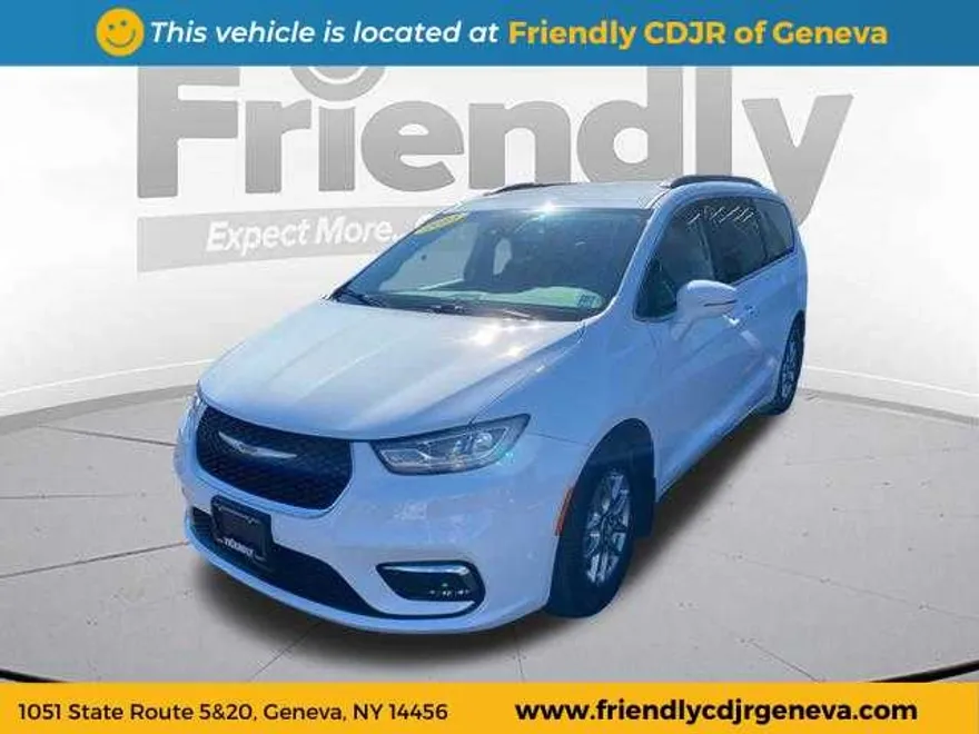 2021 Chrysler Pacifica Touring photo 1
