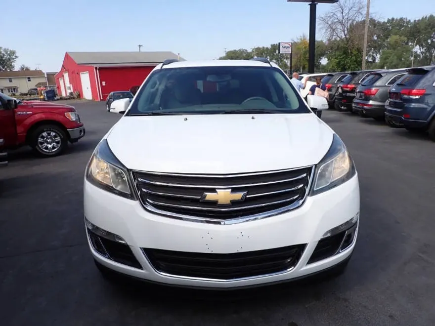 2017 Chevrolet Traverse 1LT photo 1