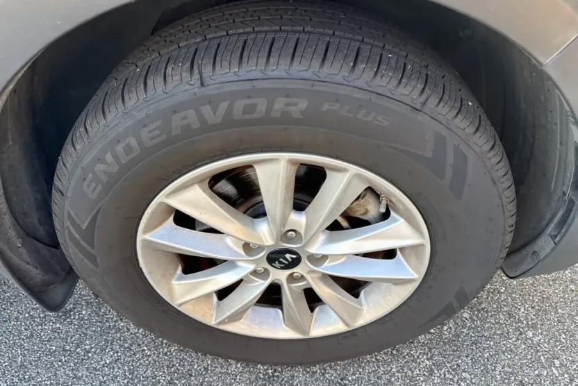 2019 Kia Sorento LX photo 1