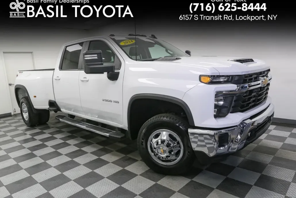 2024 Chevrolet Silverado 3500HD LT photo 1