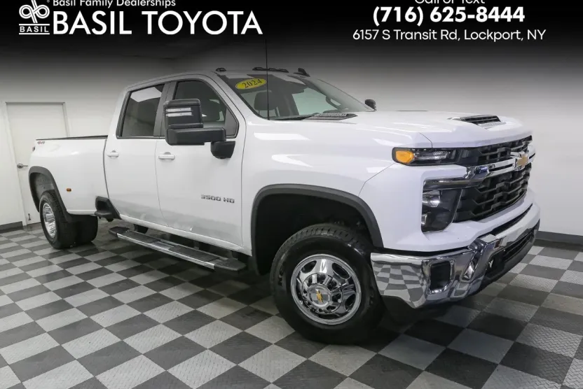 2024 Chevrolet Silverado 3500HD LT photo 1