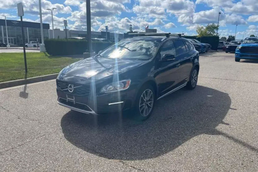 2018 Volvo V60 Cross Country T5 AWD photo 1