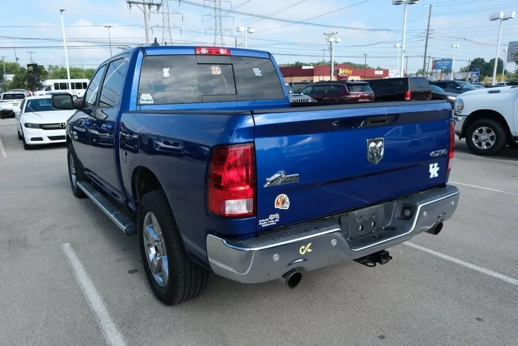 2016 Ram 1500 SLT photo 1