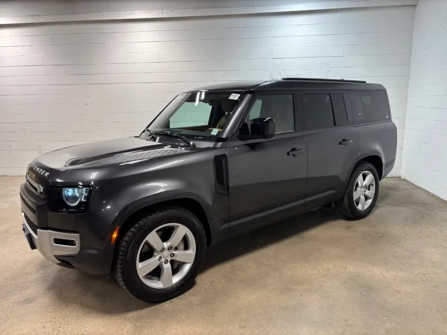 2023 Land Rover Defender 130 First Edition photo 1
