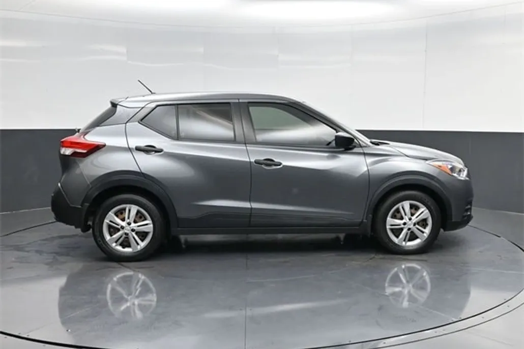 2020 Nissan Kicks S photo 1