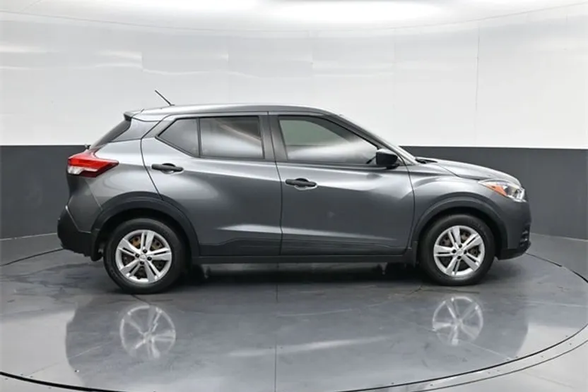 2020 Nissan Kicks S photo 1