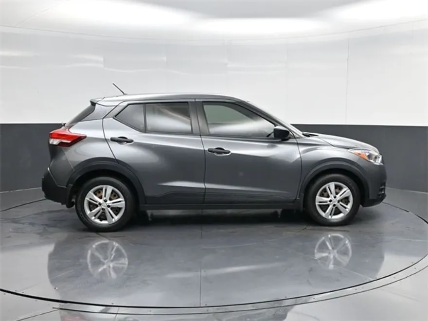 2020 Nissan Kicks S photo 1