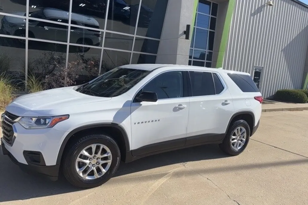 2020 Chevrolet Traverse LS photo 1