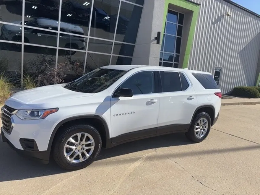 2020 Chevrolet Traverse LS photo 1
