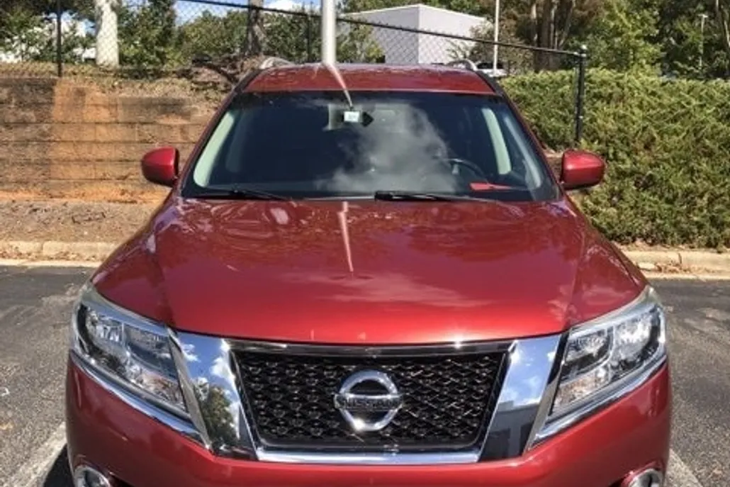 2013 Nissan Pathfinder SL photo 1