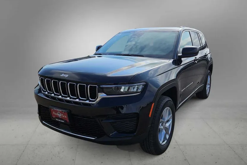 2025 Jeep Grand Cherokee Laredo photo 1