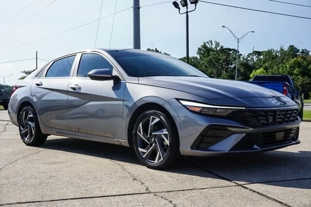 2024 Hyundai Elantra SEL Convenience photo 1