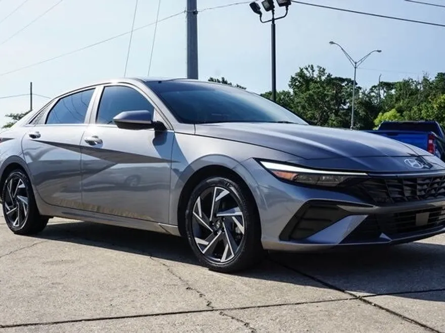 2024 Hyundai Elantra SEL Convenience photo 1