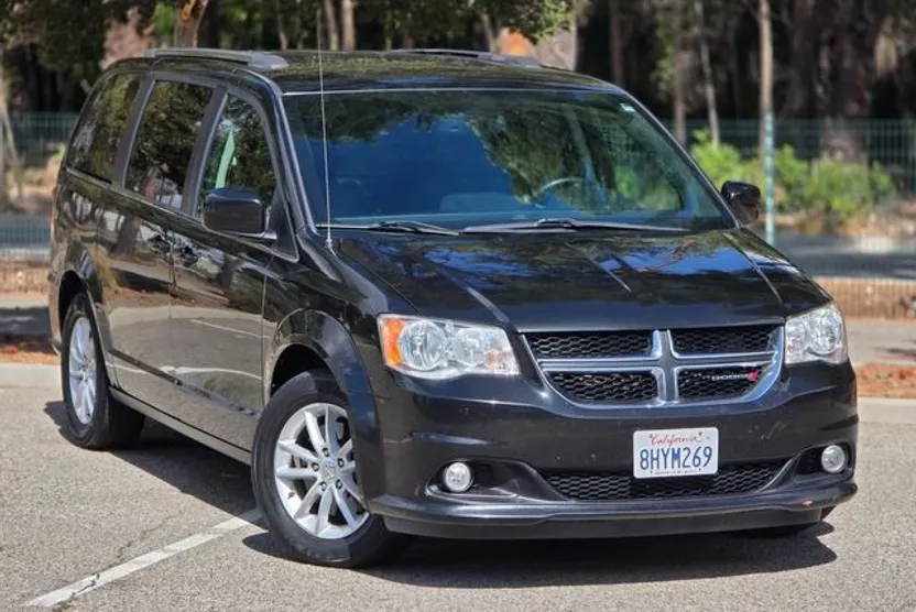 2019 Dodge Grand Caravan SXT photo 1
