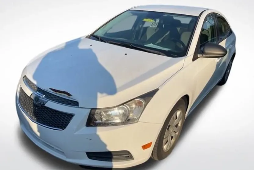 2014 Chevrolet Cruze LS photo 1
