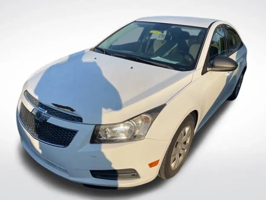 2014 Chevrolet Cruze LS photo 1