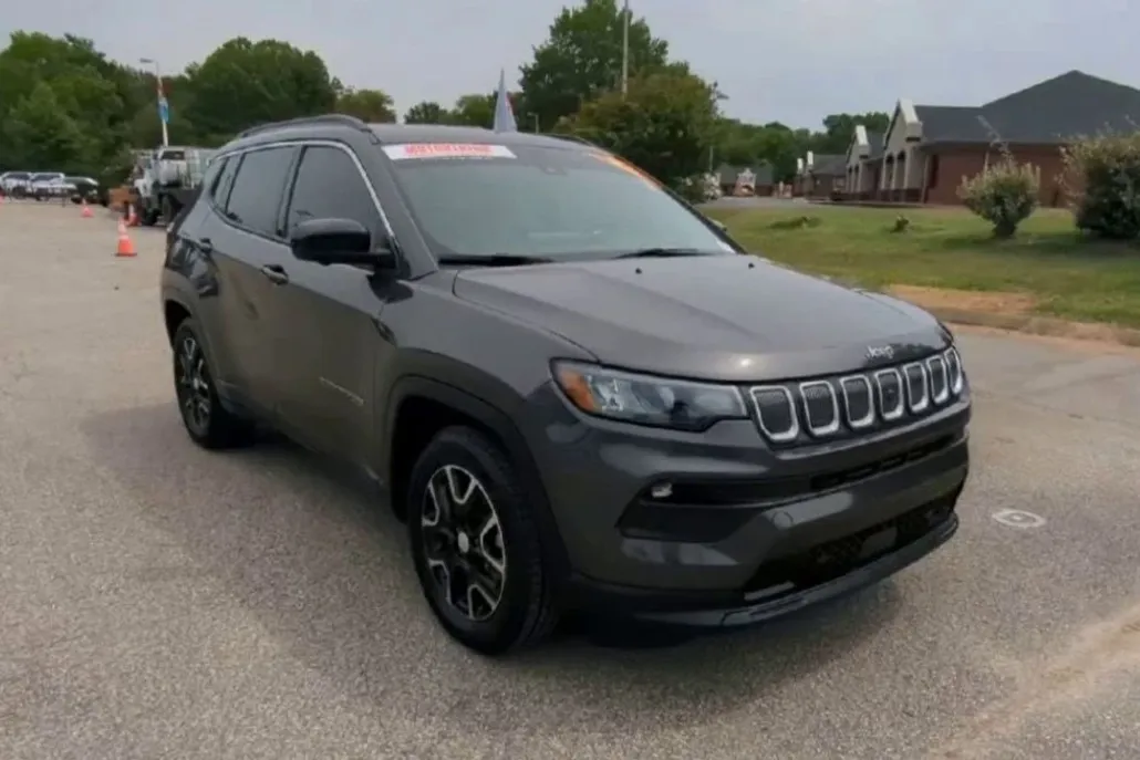 2022 Jeep Compass Latitude photo 1
