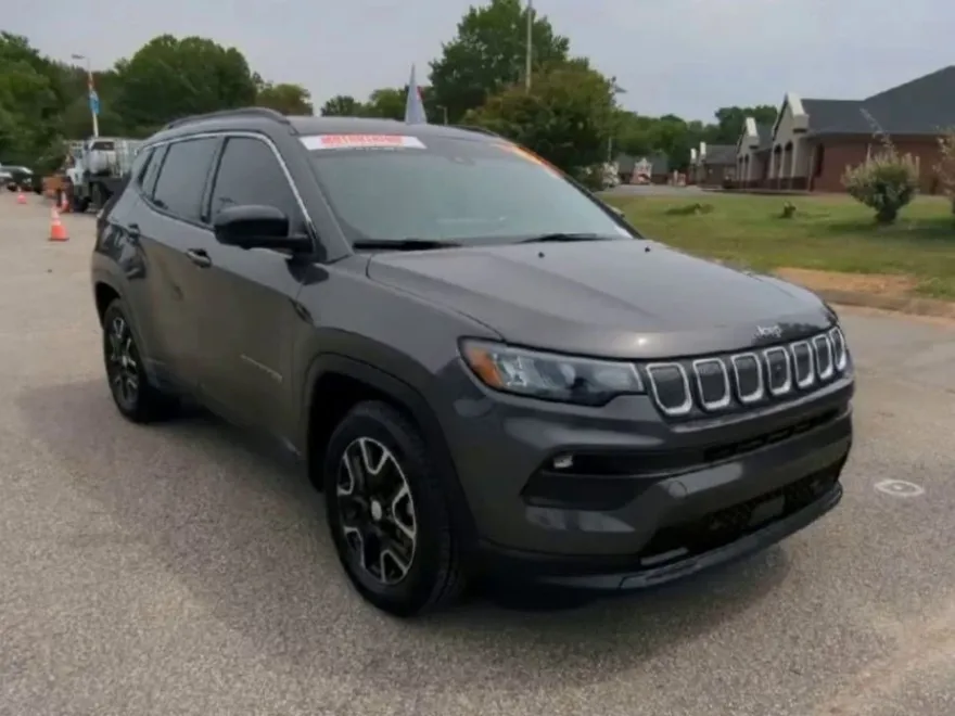 2022 Jeep Compass Latitude photo 1