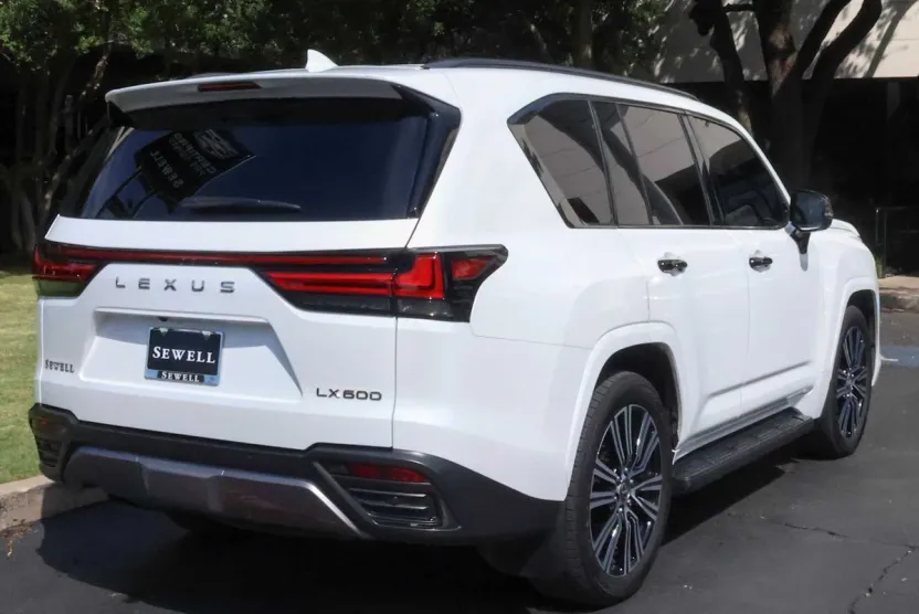 2024 Lexus LX photo 1