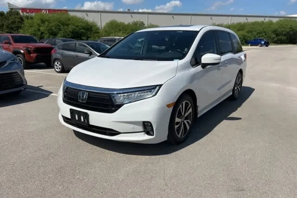 2023 Honda Odyssey Touring photo 1