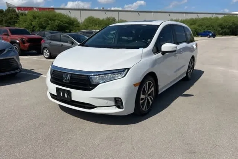 2023 Honda Odyssey Touring photo 1
