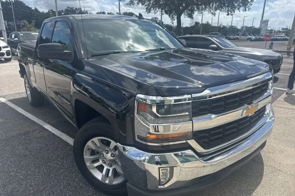 2018 Chevrolet Silverado 1500 LT photo 1