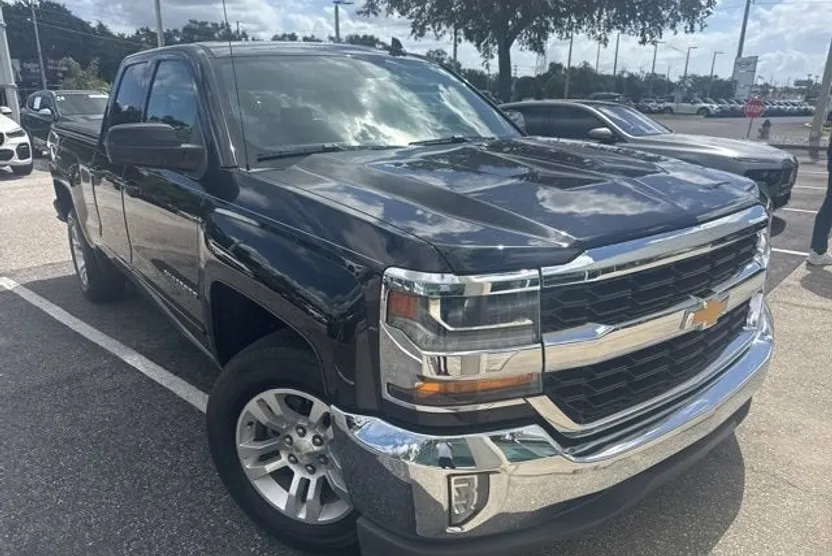 2018 Chevrolet Silverado 1500 LT photo 1