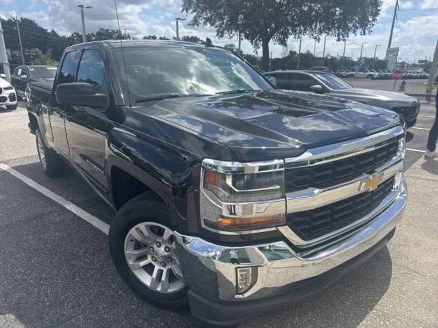 2018 Chevrolet Silverado 1500 LT photo 1