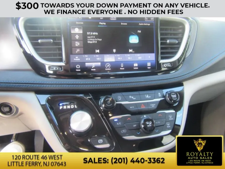2021 Chrysler Pacifica Touring L photo 10