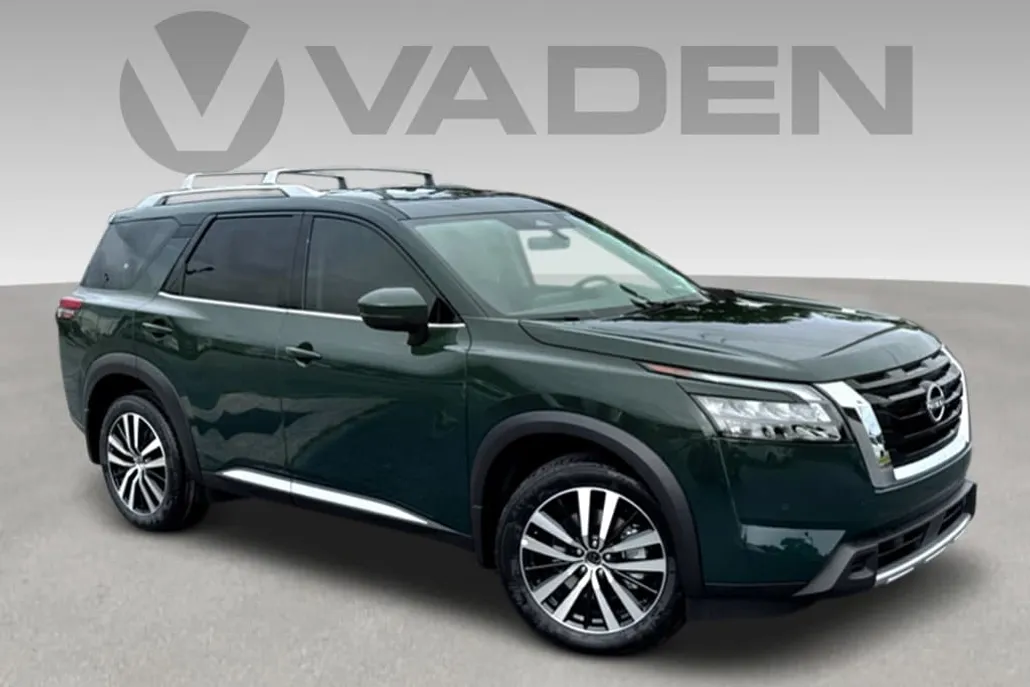 2025 Nissan Pathfinder Platinum photo 1