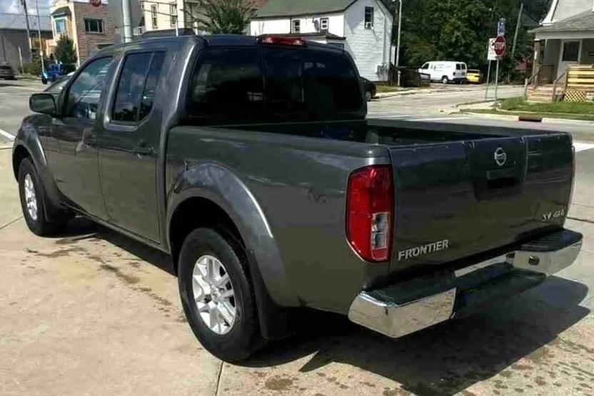 2021 Nissan Frontier Crew Cab photo 1