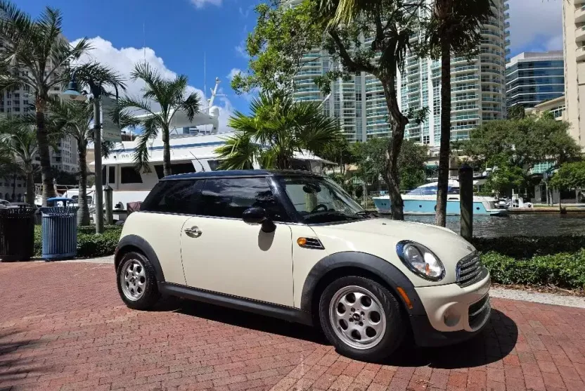 2012 Mini Cooper Hardtop 2 Door photo 1
