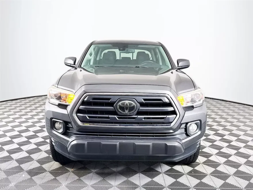 2018 Toyota Tacoma SR5 photo 1